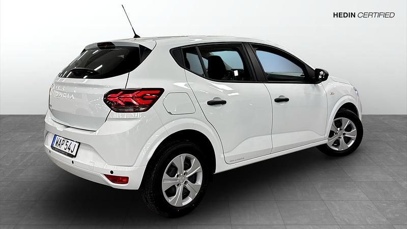 Begagnad Dacia Sandero Essentiel 91 HK (66 kW) 2023 Snövit Halvkombi