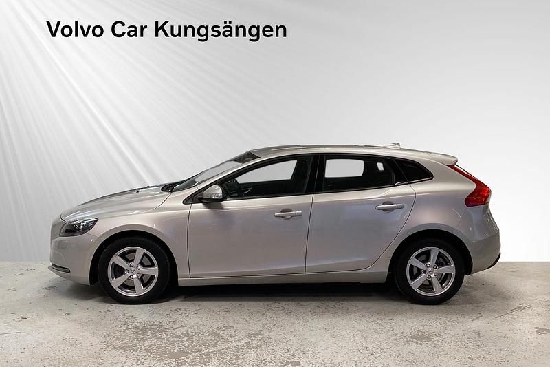 Begagnad Volvo V40 Business Edition 124 HK (91 kW) 2016 Brun Halvkombi