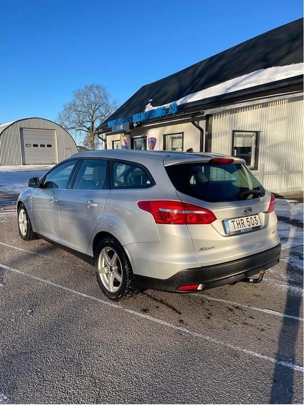Grå Begagnad 2016 Ford Focus Titanium Kombi | 57 000 kr (Bra pris) - Bild 1/4