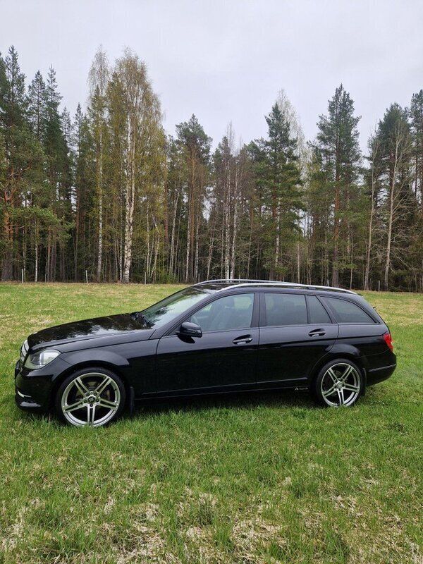 Svart Begagnad 2014 Mercedes C220 Kombi | 159 000 kr (Marknadspris) - Bild 1/4