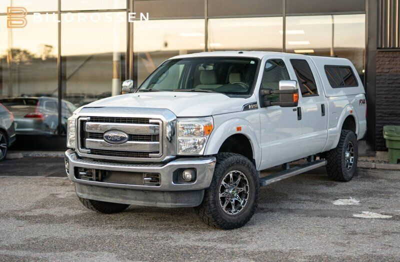 Vit Begagnad 2015 Ford F250 Premium Van | 599 900 kr - Bild 1/4