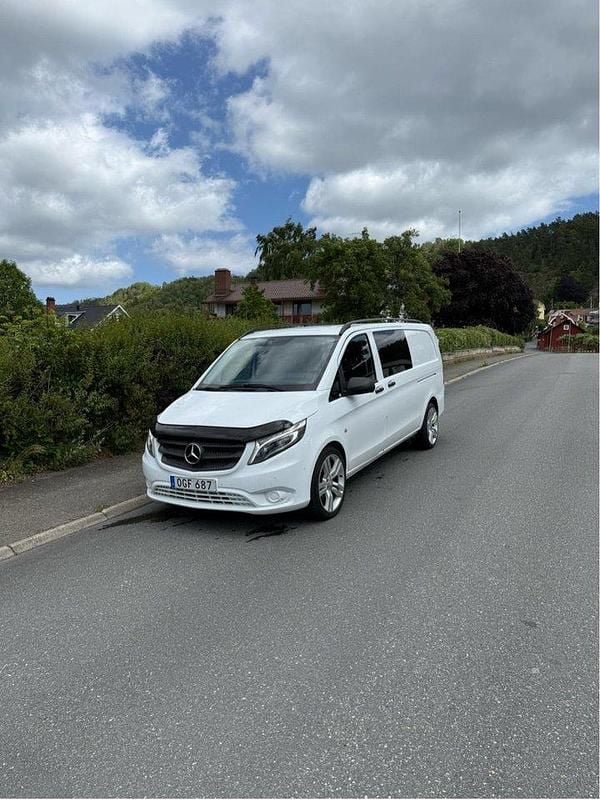Vit Begagnad 2017 Mercedes Vito Minibuss | 240 000 kr (Dyr) - Bild 1/4