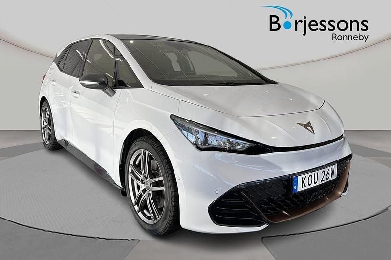 Vit Begagnad 2023 Cupra Born e-Boost Halvkombi | 349 000 kr (Dyr) - Bild 1/4