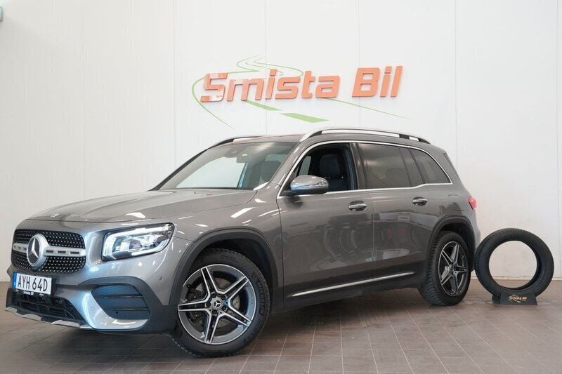 Mörkgrå Begagnad 2022 Mercedes GLB200 AMG SUV | 434 900 kr (Marknadspris) - Bild 1/4