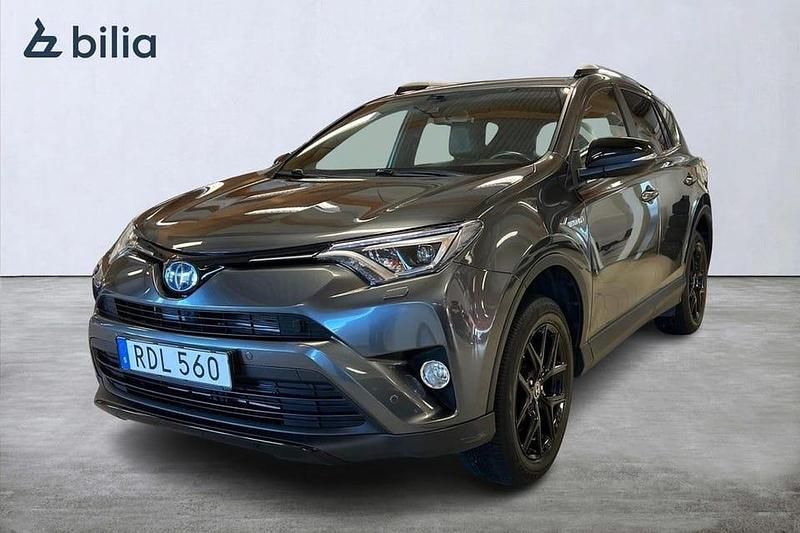 Grå Begagnad 2018 Toyota RAV4 Hybrid Edition SUV | 249 000 kr (Marknadspris) - Bild 1/3