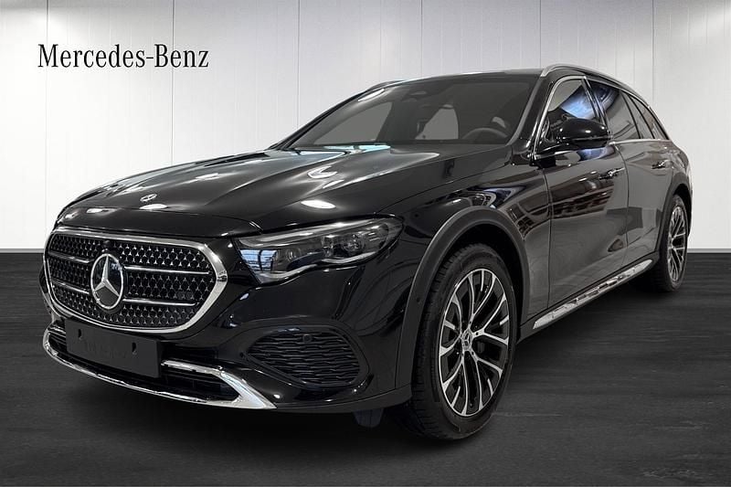 Svart (black) Ny 2025 Mercedes E300 Kombi | 869 100 kr (Marknadspris) - Bild 1/4