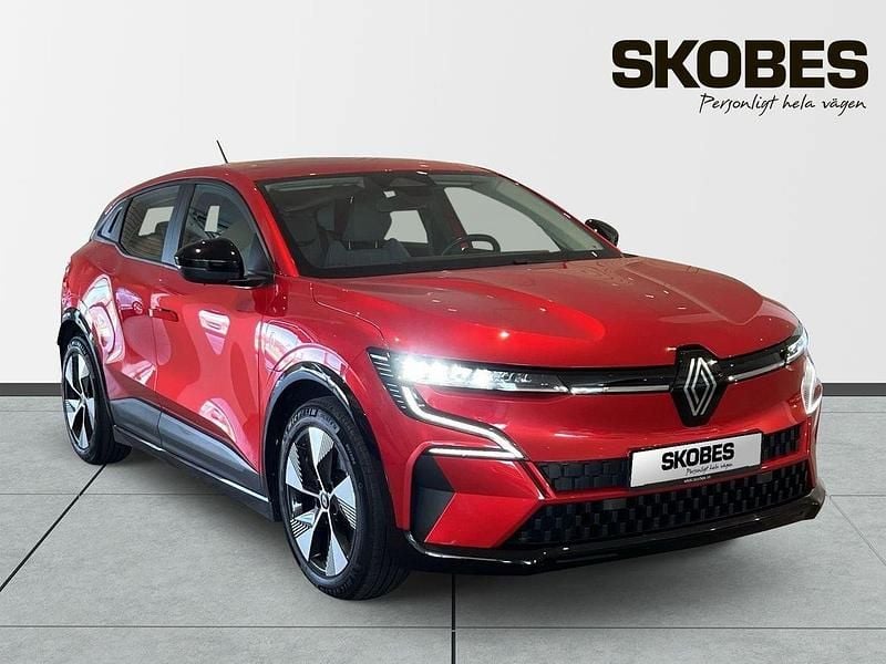Röd Begagnad 2023 Renault Mégane Equilibre Halvkombi | 274 900 kr (Marknadspris) - Bild 1/3