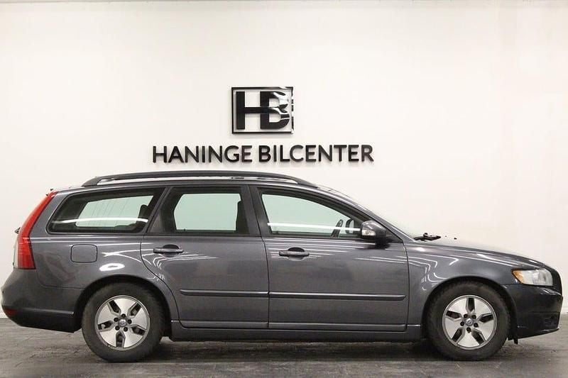 Begagnad Volvo V50 Momentum 116 HK (85 kW) 2011 Grå Kombi