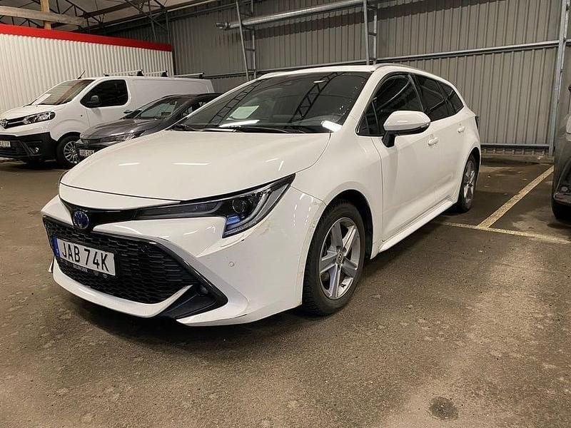 Vit Begagnad 2022 Toyota Corolla Style Kombi | 244 900 kr (Bra pris) - Bild 1/2