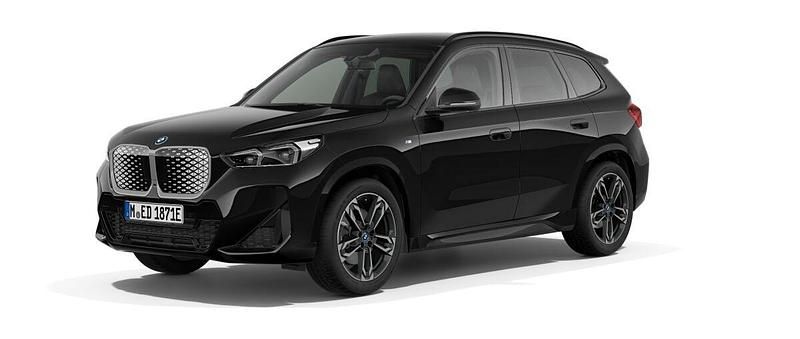 Svart Begagnad 2025 BMW iX1 Comfort Edition SUV | 548 700 kr - Bild 1/4