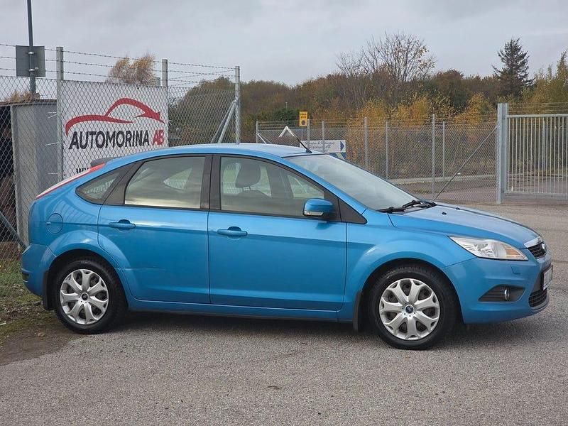 Begagnad Ford Focus Trend 109 HK (80 kW) 2008 Blå Halvkombi