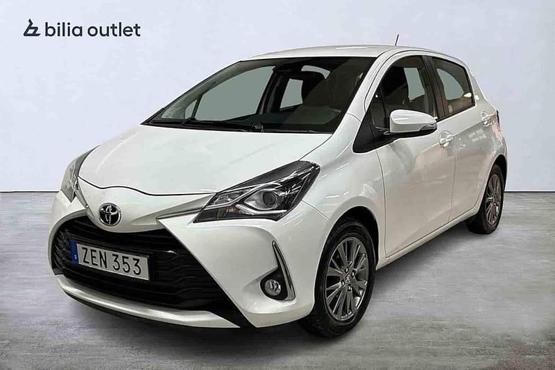 Vit Begagnad 2018 Toyota Yaris Halvkombi | 119 900 kr (Marknadspris) - Bild 1/1