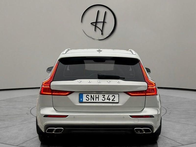 Begagnad Volvo V60 Momentum 190 HK (139 kW) 2018 Vit Kombi