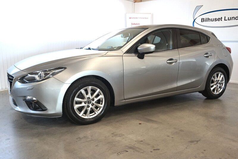 Grå Begagnad 2014 Mazda 3 Inclusive Halvkombi | 124 000 kr (Marknadspris) - Bild 1/4