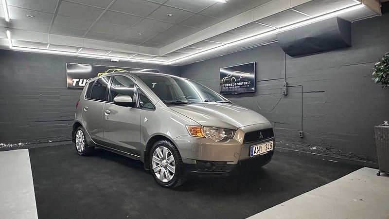 Begagnad Mitsubishi Colt 97 HK (71 kW) 2009 Grå Halvkombi