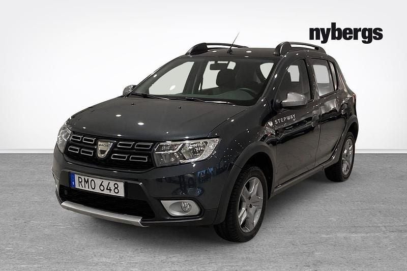 Mörkgrå Begagnad 2018 Dacia Sandero Stepway SUV | 119 000 kr - Bild 1/4