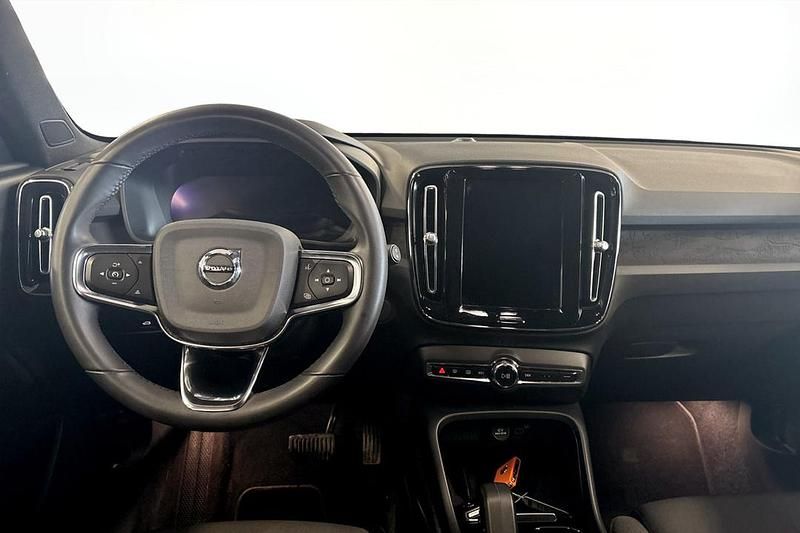 Begagnad Volvo XC40 Single Motor 175 kW (238 HK) 2023 Svart SUV