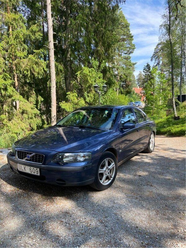 Blå Begagnad 2004 Volvo S60 Sedan | 6 000 kr (Superpris) - Bild 1/4
