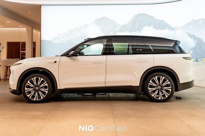 Begagnad Nio EL8 480 kW (653 HK) 2024 Vit SUV