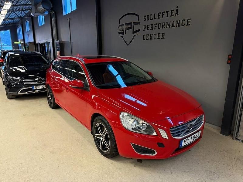 Röd Begagnad 2012 Volvo V60 Summum Kombi | 99 900 kr - Bild 1/4