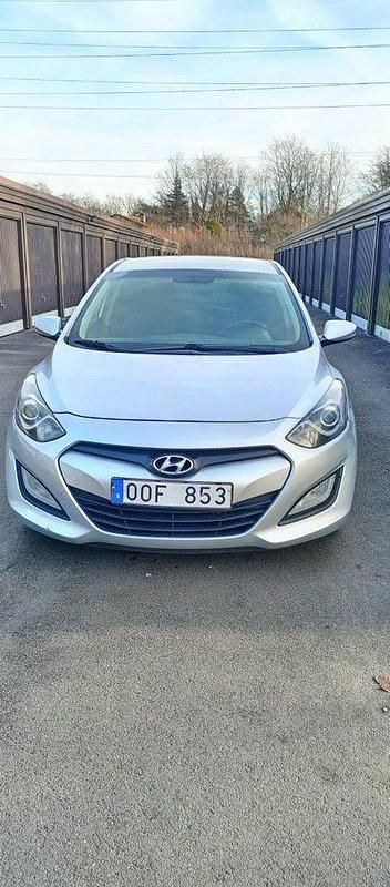 Begagnad 2013 Hyundai i30 Premium Halvkombi | 60 000 kr (Bra pris) - Bild 1/4
