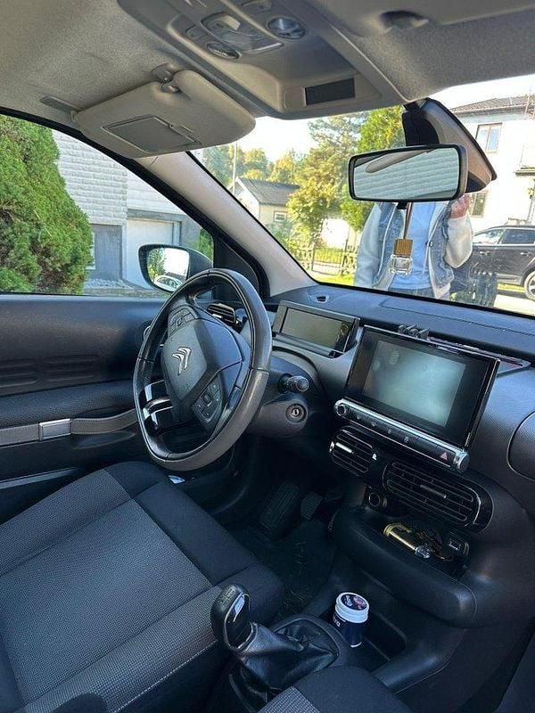 Röd Begagnad 2015 Citroën C4 Cactus PureTech Halvkombi | 68 000 kr (Bra pris) - Bild 1/4