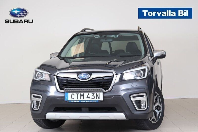 Grå Begagnad 2020 Subaru Forester SUV | 249 900 kr (Marknadspris) - Bild 1/4