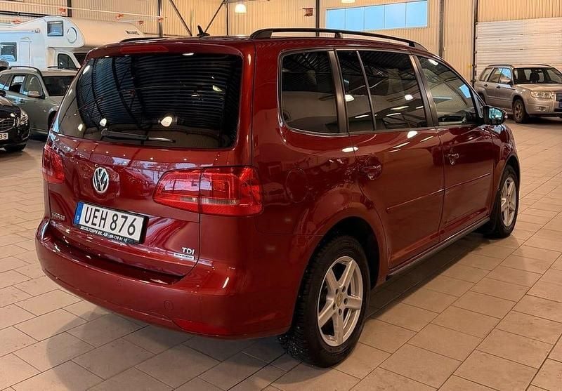 Begagnad VW Touran 105 HK (77 kW) 2013 Röd Minibuss