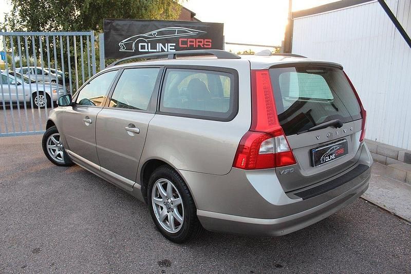 Begagnad Volvo V70 Momentum 200 HK (147 kW) 2009 Ljusbrun Kombi