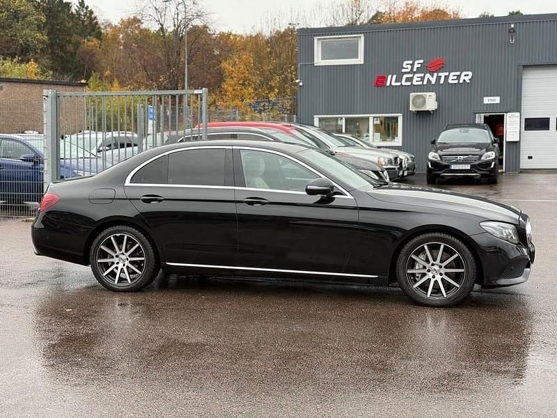 Svart Begagnad 2017 Mercedes E220 Avantgarde Sedan | 194 900 kr (Bra pris) - Bild 1/4