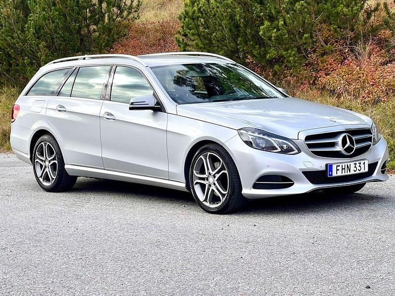 Silver Begagnad 2014 Mercedes E220 Avantgarde Kombi | 145 000 kr (Marknadspris) - Bild 1/4