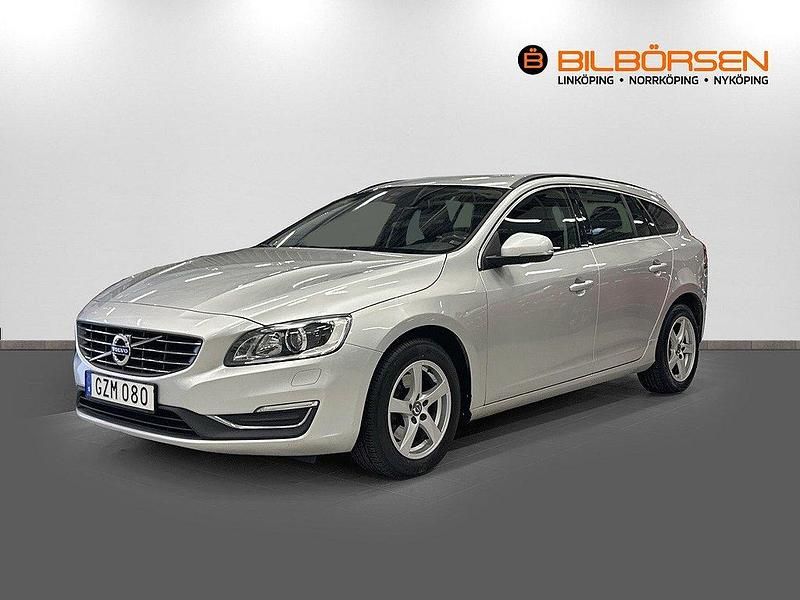 Silver Begagnad 2015 Volvo V60 Momentum Kombi | 139 900 kr (Lite dyr) - Bild 1/4