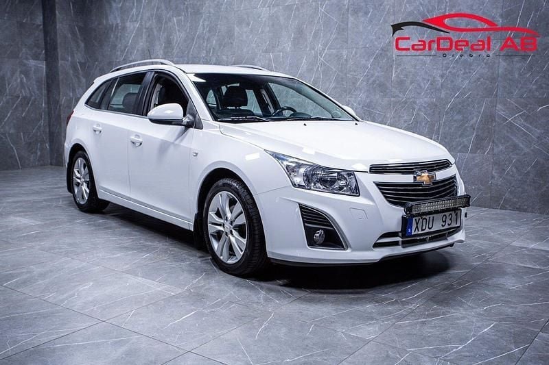 Vit Begagnad 2012 Chevrolet Cruze Kombi | 54 800 kr (Marknadspris) - Bild 1/4