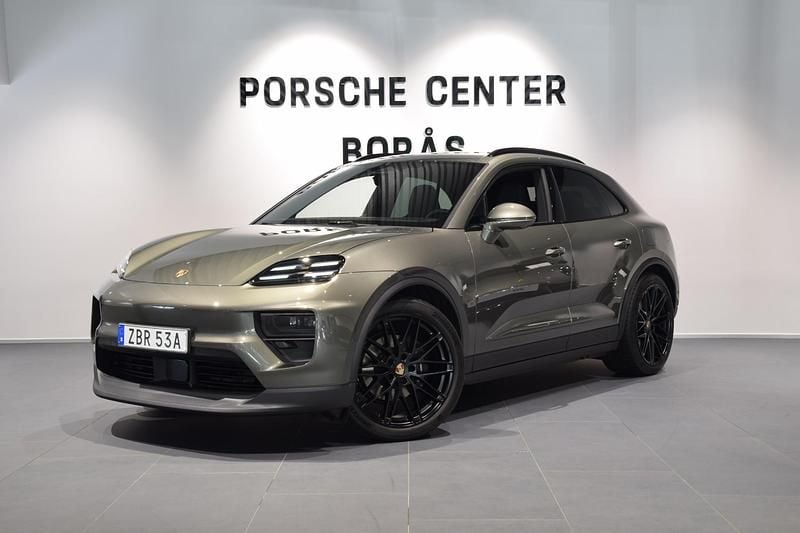 Grön (green) Ny 2025 Porsche Macan SUV | 1 266 800 kr (Dyr) - Bild 1/4