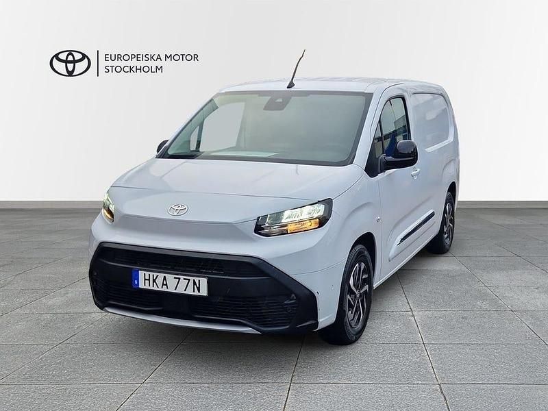 Vit Begagnad 2024 Toyota Proace City City Van | 359 900 kr (Marknadspris) - Bild 1/4