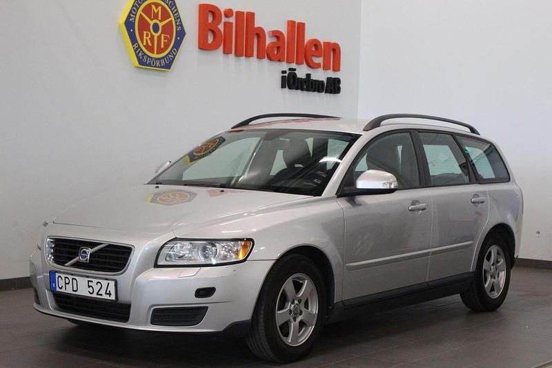 Ljusgrå Begagnad 2010 Volvo V50 Kinetic Kombi | 69 900 kr (Marknadspris) - Bild 1/4