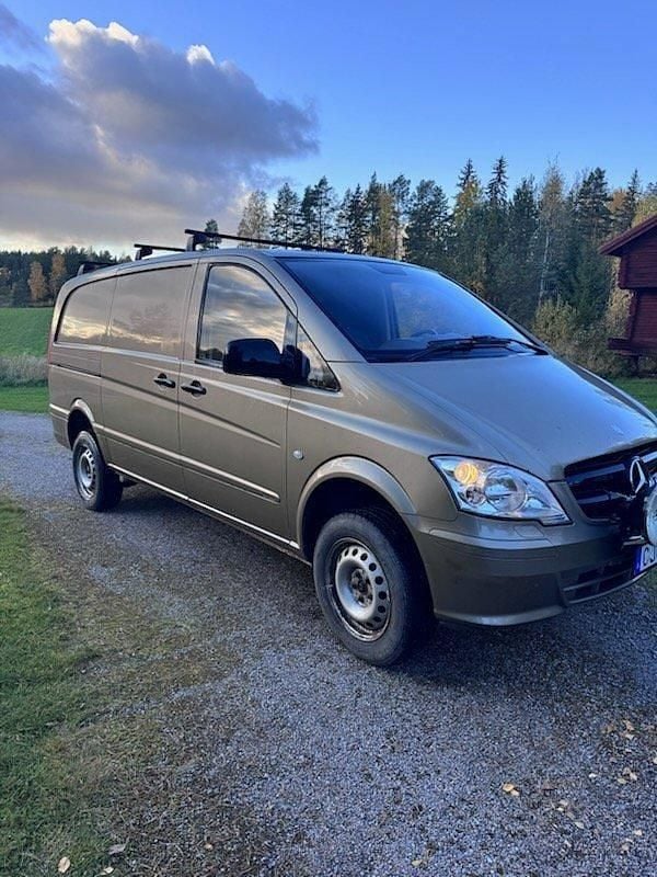 Brun Begagnad 2012 Mercedes Vito Minibuss | 85 000 kr (Marknadspris) - Bild 1/4