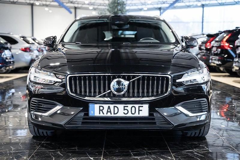 Begagnad Volvo V60 253 HK (186 kW) 2022 Svart Kombi