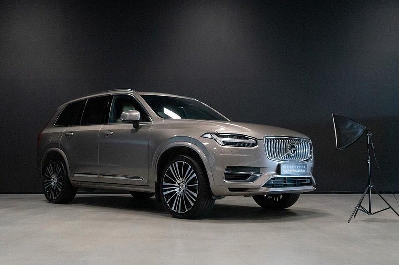 Grå (pebble grey metallic) Begagnad 2019 Volvo XC90 Inscription SUV | 549 000 kr (Dyr) - Bild 1/4