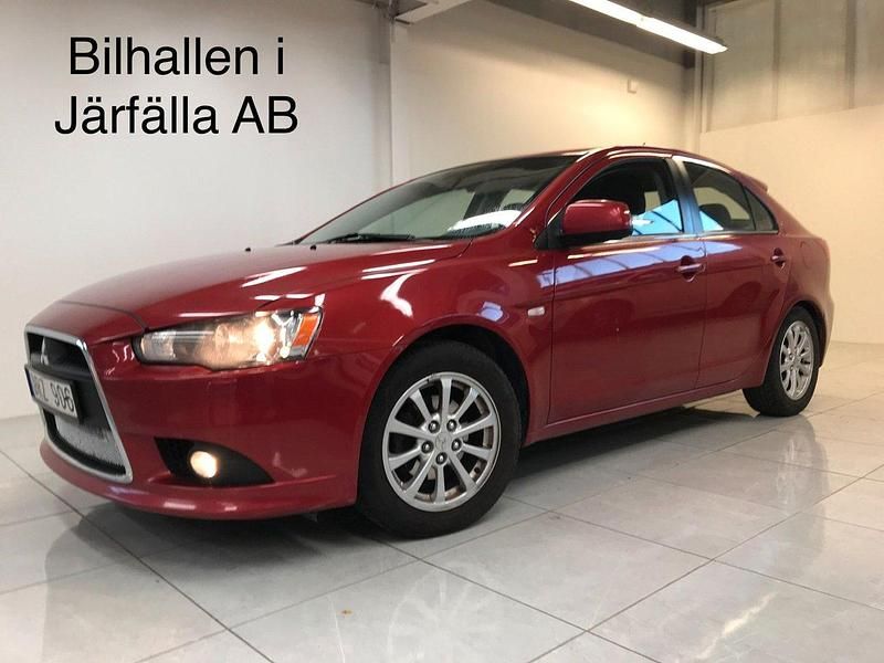 Mörkröd Begagnad 2010 Mitsubishi Lancer Sportback Halvkombi | 39 900 kr (Marknadspris) - Bild 1/4