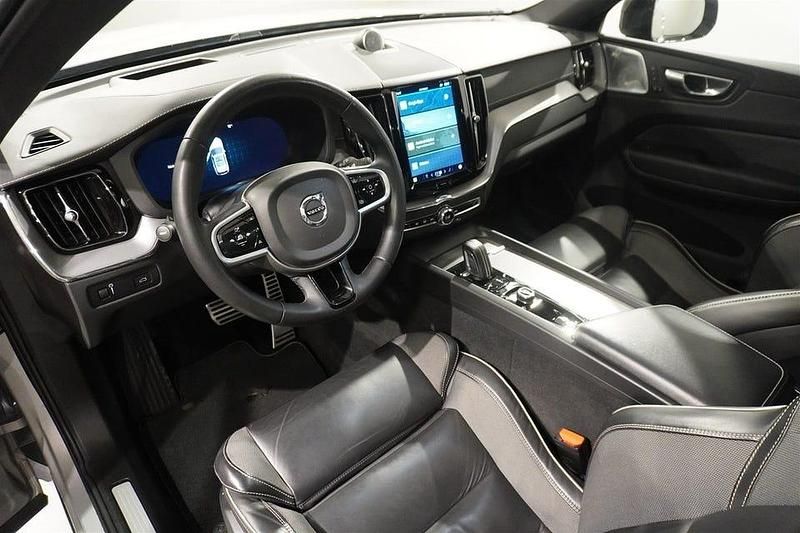 Begagnad Volvo XC60 R-Design 235 HK (172 kW) 2021 Silver SUV