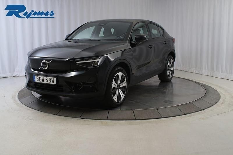 Svart Begagnad 2022 Volvo EC40 Performance SUV | 389 900 kr (Marknadspris) - Bild 1/4
