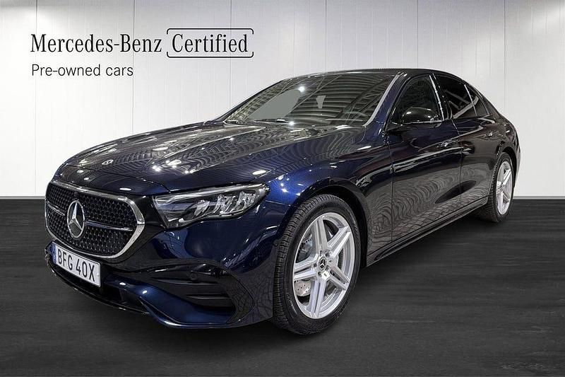 Blå Begagnad 2025 Mercedes E300 Advanced | 709 900 kr (Lite dyr) - Bild 1/4