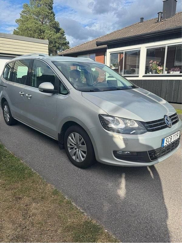 Silver Begagnad 2014 VW Sharan Minibuss | 93 000 kr (Bra pris) - Bild 1/4