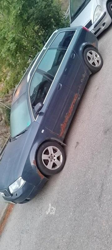 Blå Begagnad 2003 Audi A6 Comfort Kombi | 14 000 kr (Lite dyr) - Bild 1/4