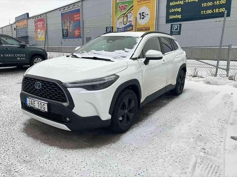 Vit Begagnad 2023 Toyota Corolla Cross SUV | 339 900 kr - Bild 1/1