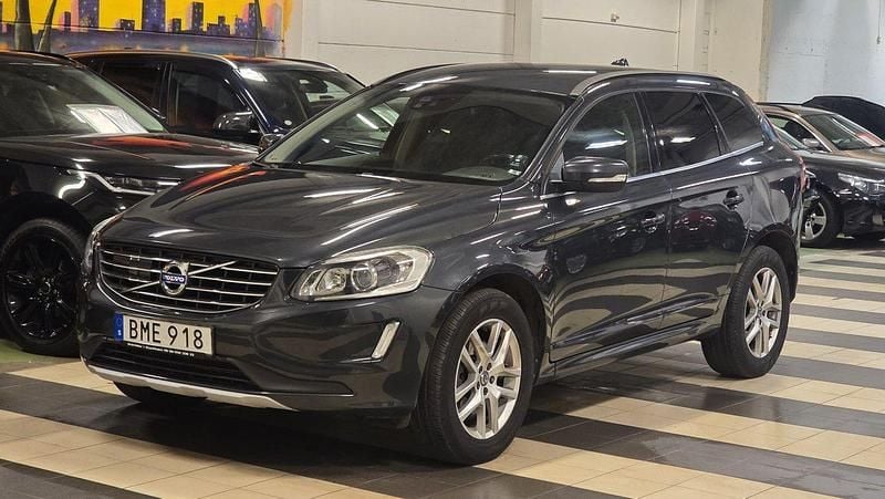 Grå Begagnad 2016 Volvo XC60 Momentum SUV | 234 000 kr (Bra pris) - Bild 1/4