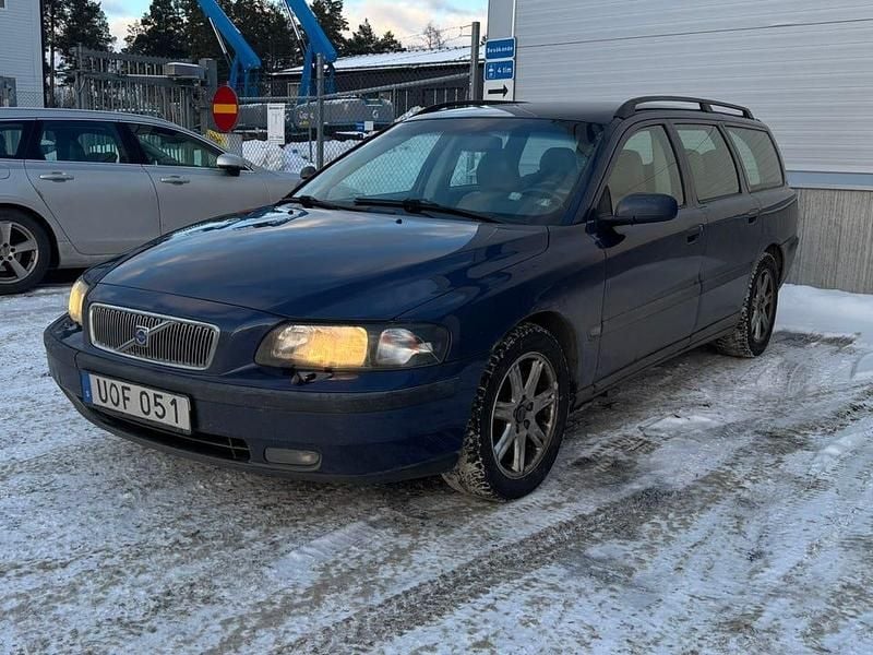 Begagnad 2004 Volvo V70 Business Edition Kombi | 30 000 kr (Marknadspris) - Bild 1/4
