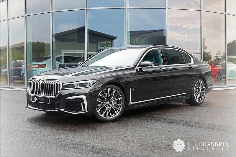 Svart Begagnad 2020 BMW 745 M Sport Sedan | 749 900 kr - Bild 1/4