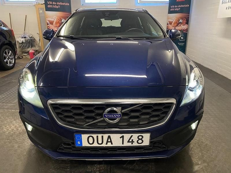 Begagnad Volvo V40 Ocean Race 114 HK (83 kW) 2015 Blå Halvkombi